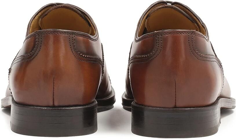 Kazar Luxe formele schoenen met openwerksieraden en gesloten naad