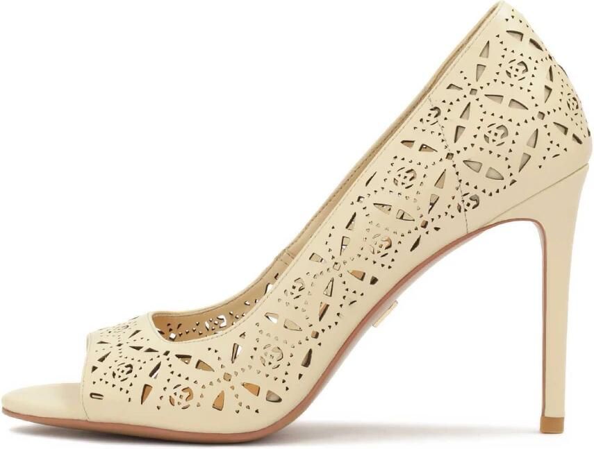 Kazar Roomkleurige peep toe pumps met openwerkpatroon.Dit product valt klein uit. - Foto 4