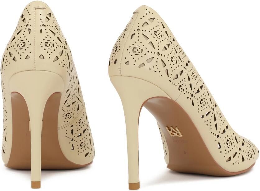 Kazar Roomkleurige peep toe pumps met openwerkpatroon.Dit product valt klein uit. - Foto 5