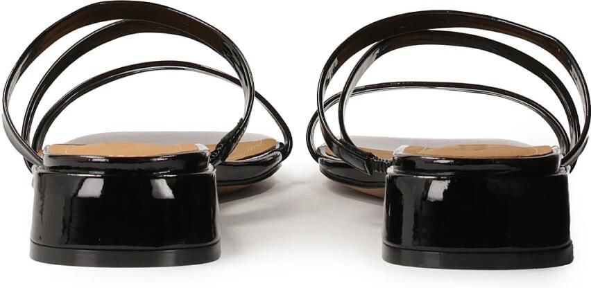 Kazar Slippers op een platte zool gemaakt van lakleer