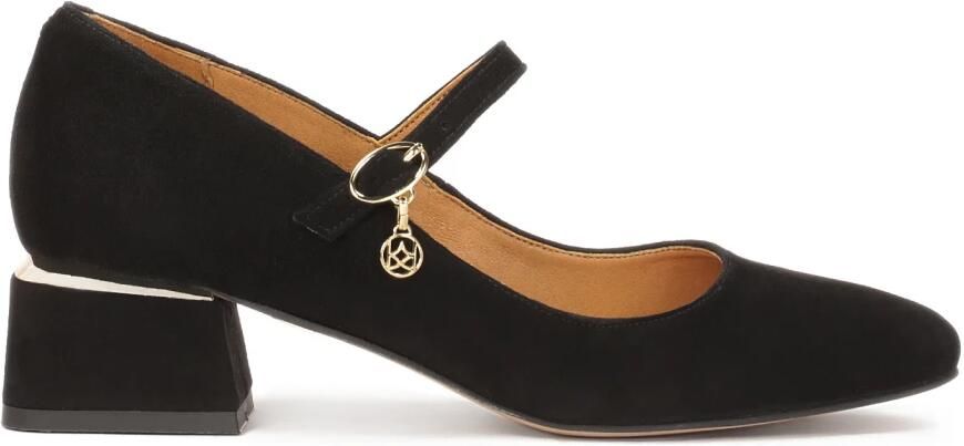 Kazar Suède pumps met een bandje op de wreef.Dit product valt klein uit.