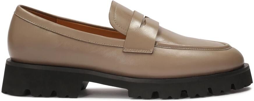 Kazar Taupe leren halfschoenen met contrasterende zool.Dit product valt groot uit.