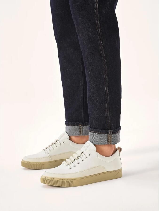 Kazar Witte leren sneakers op een beige zool - Foto 2