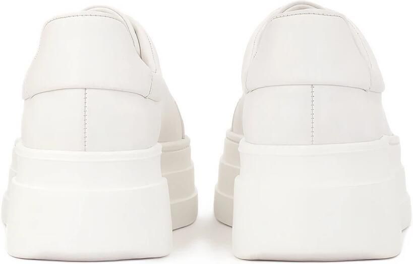 Kazar Witte leren sneakers op een dikke zool