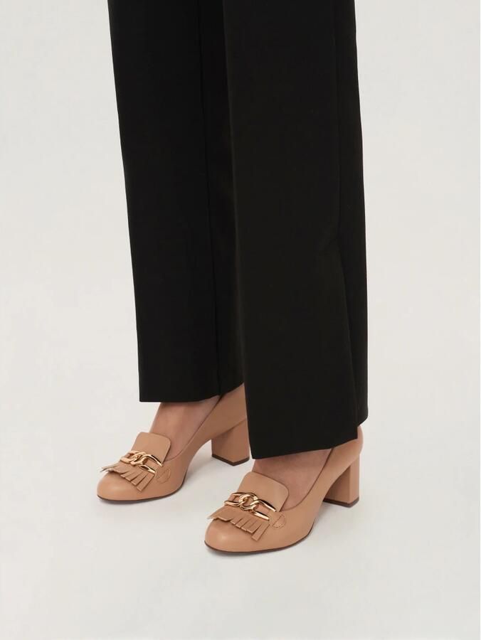 Kazar Lichtbruine leren pumps met kwastjes en een ketting - Foto 2