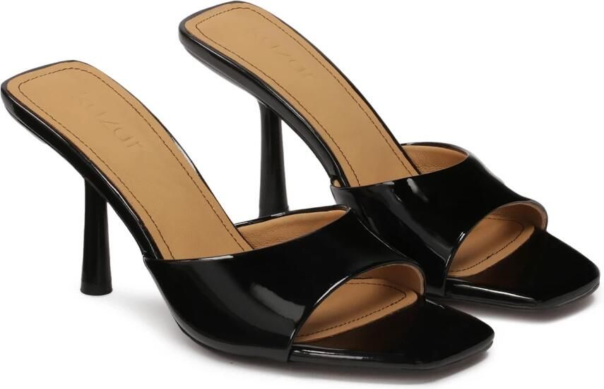 Kazar Zwart gelakte teenslippers met vierkante neus