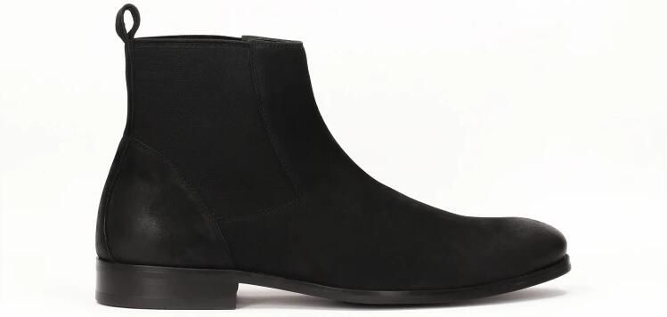 Kazar Zwarte Chelsea-laarzen met elastische inzetstukken.Dit product valt groot uit.