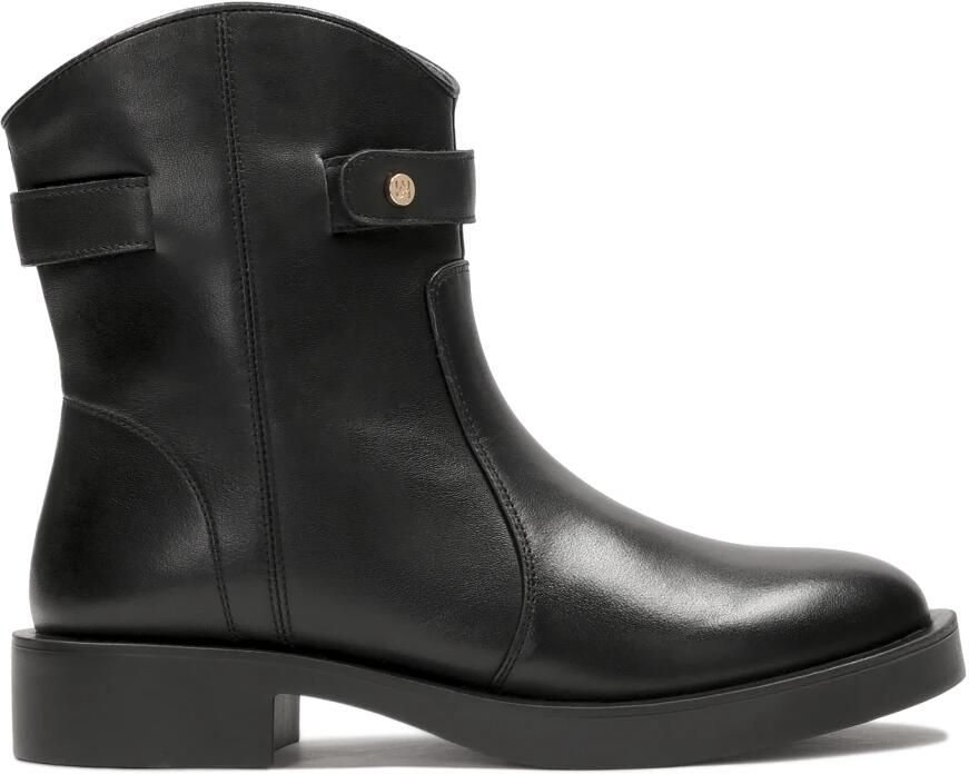 Kazar Zwarte laarzen op een platte zool.Dit product valt klein uit.