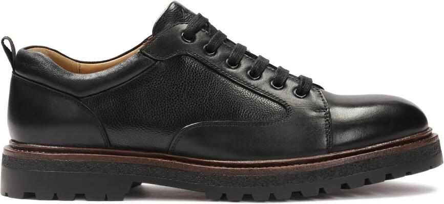 Kazar Zwarte leren halfhoge schoenen met een opvallende zool.Dit product valt groot uit.