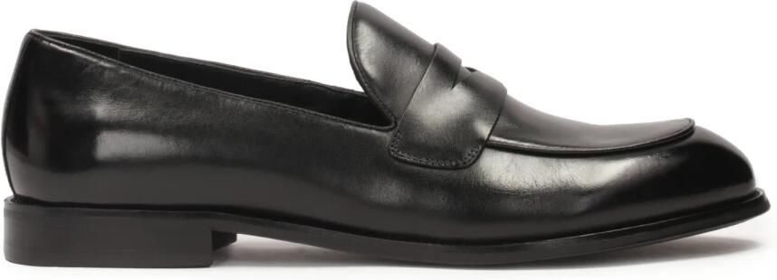 Kazar Zwarte leren heren penny loafers.Dit product valt groot uit.