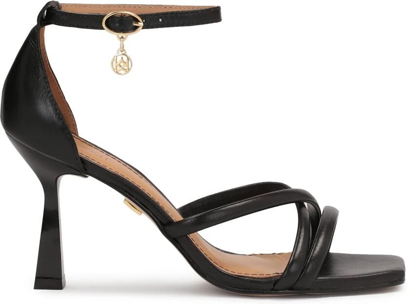 Kazar Zwarte leren sandalen met bedekte hakken.Dit product valt groot uit.