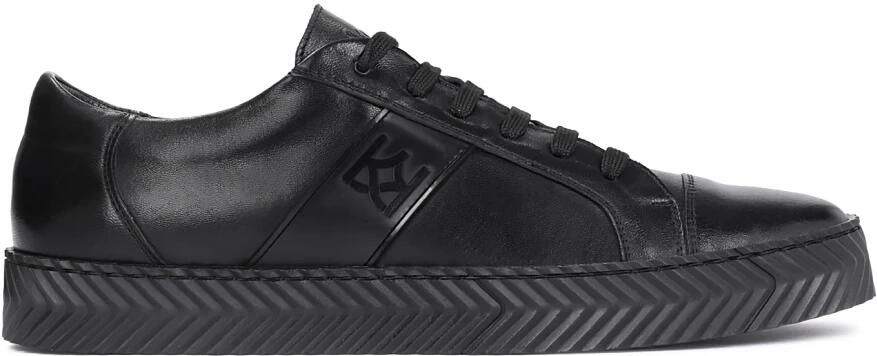 Kazar Zwarte leren sneakers voor heren op een geperforeerde zool.Dit product valt groot uit.