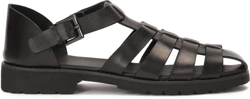 Kazar Zwarte sandalen voor mannen met een bedekte hak en een teen.Dit product valt groot uit.