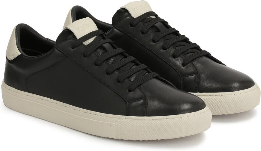 Kazar Zwarte sneakers met contrasterende zool
