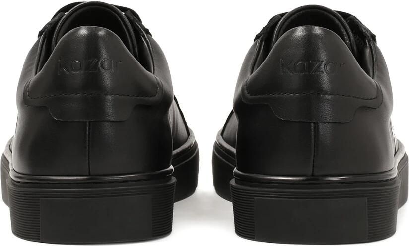 Kazar Zwarte sneakers met groot monogram