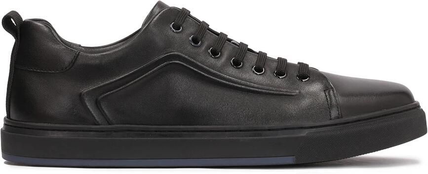 Kazar Zwarte sneakers met reliëfpatroon voor heren.Dit product valt groot uit.