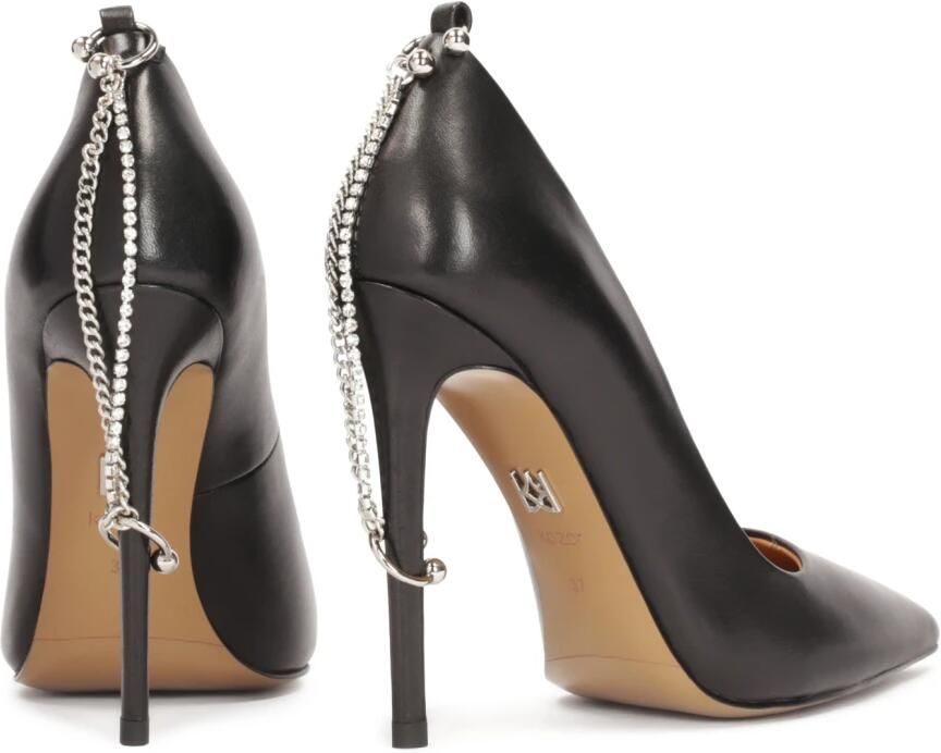 Kazar Zwarte stiletto's met een ketting vastgemaakt aan de hak.Dit product valt klein uit. - Foto 6