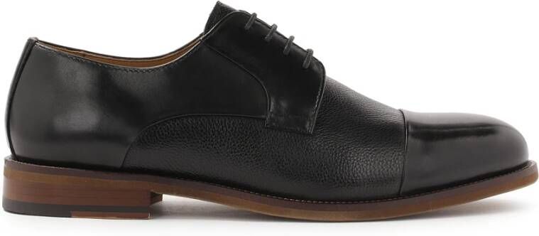 Kazar Klassieke zwarte halfschoenen op een bruine zool