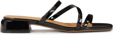 Kazar Slippers op een platte zool gemaakt van lakleer