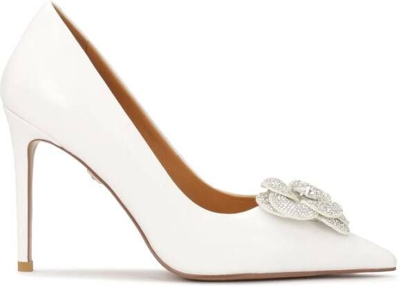Kazar Witte leren pumps met glinsterende bloem