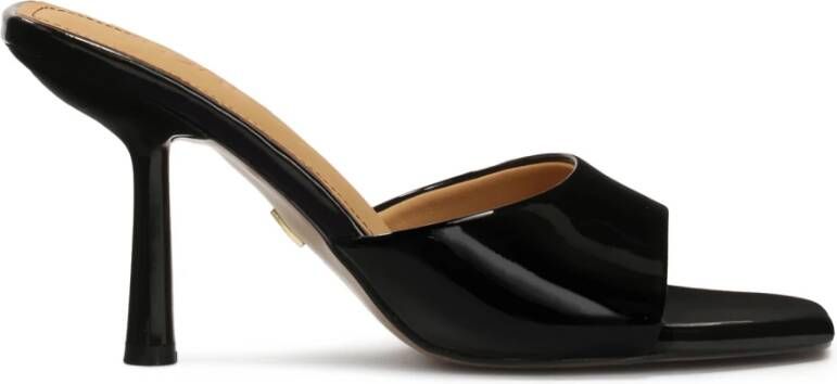 Kazar Zwart gelakte teenslippers met vierkante neus