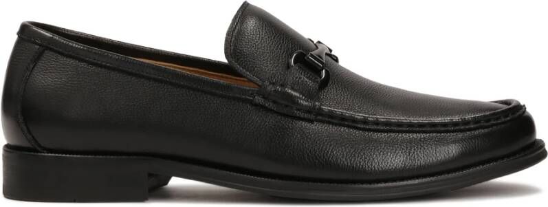 Kazar Zwarte loafers met metalen versiering