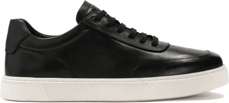 Kazar Zwarte sneakers op een witte zool