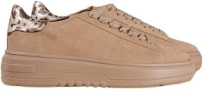 Kennel & Schmenger Nubuck Sneaker in Camel Goud met Metallic Luipaard Detail Brown Dames