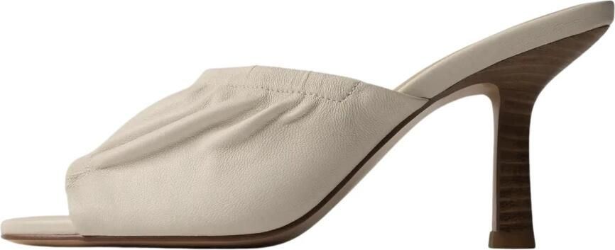 L37 Heeled Mule