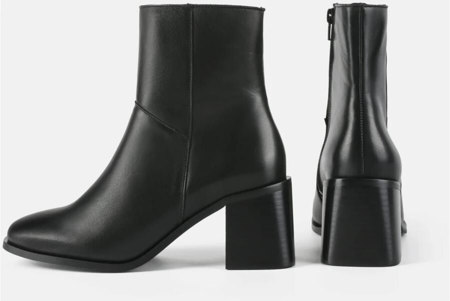 L37 Laarsjes met hak