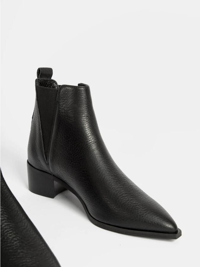 L37 Laarsjes met hak