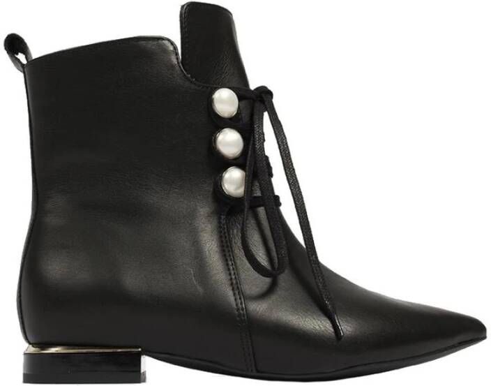 L37 Lace-up Boots