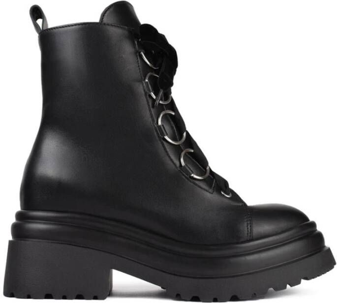 L37 Lace-up Boots