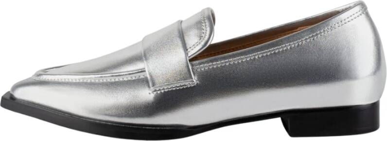 L37 Loafers