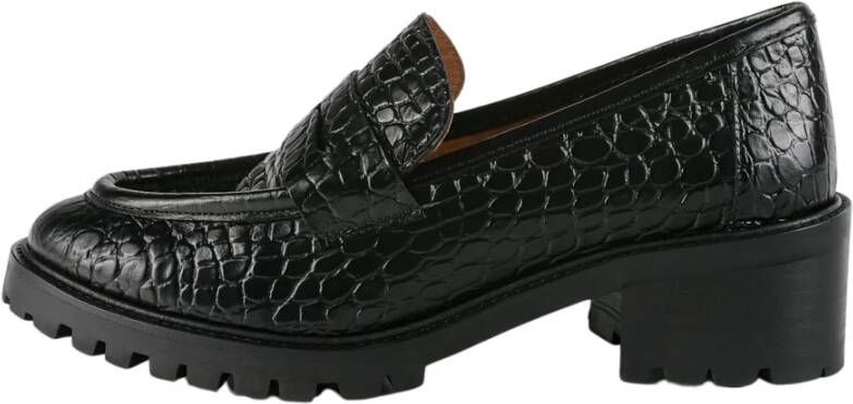 L37 Loafers