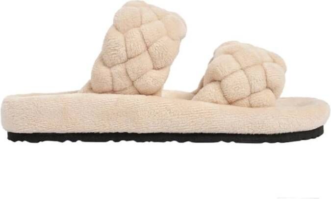 L37 Slippers
