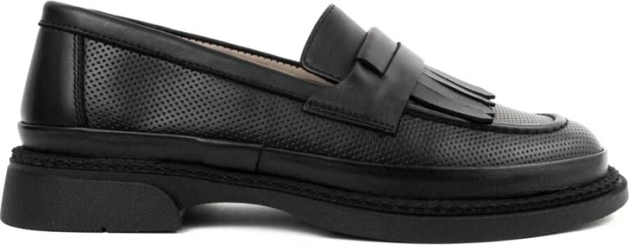 La Conte Zwarte Gesloten Loafers voor Vrouwen