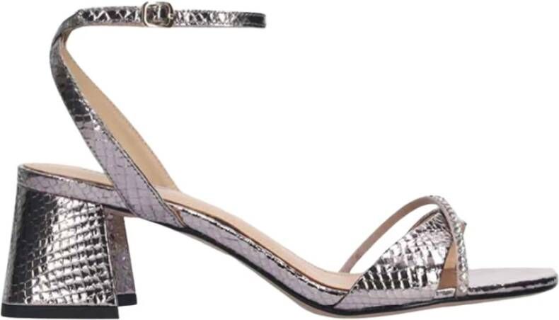 Lola Cruz Strass Gekruiste Sandaal in Roze