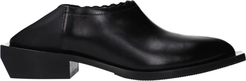 Love Moschino Zwarte leren loafer puntige neus rubberen zool