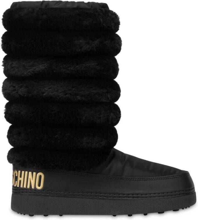 Love Moschino Zwarte platte schoenen met gouden opdruk
