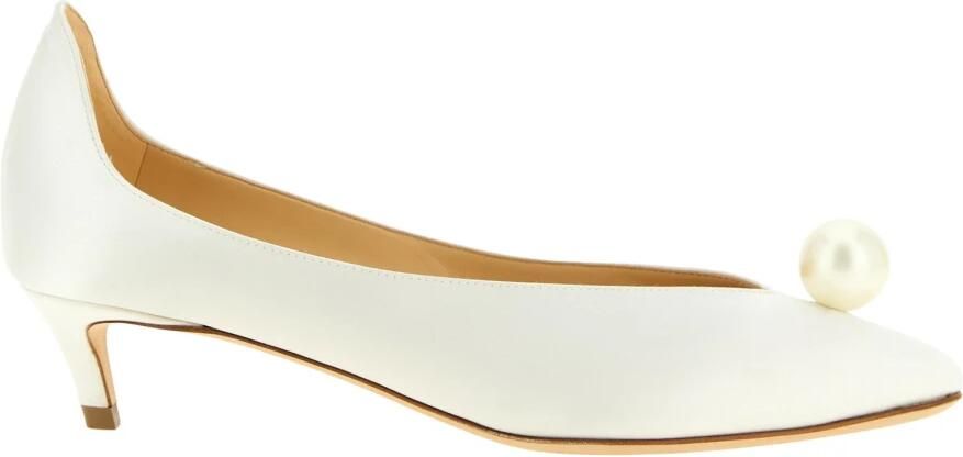 Magda Butrym Satijnen pumps met pareldetails