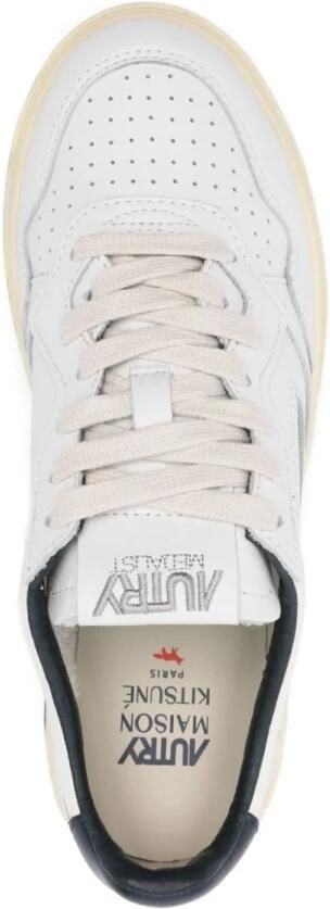 Maison Kitsuné Blauwe Leren Sneakers met Logodetail