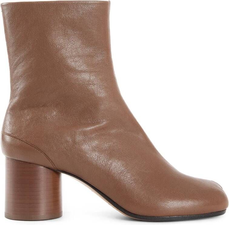 Maison Margiela Bruine Tabi Enkellaarzen met Cilindrische Hak