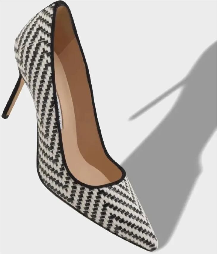 olo Blahnik BB Pointed Toe Pump - Foto 2