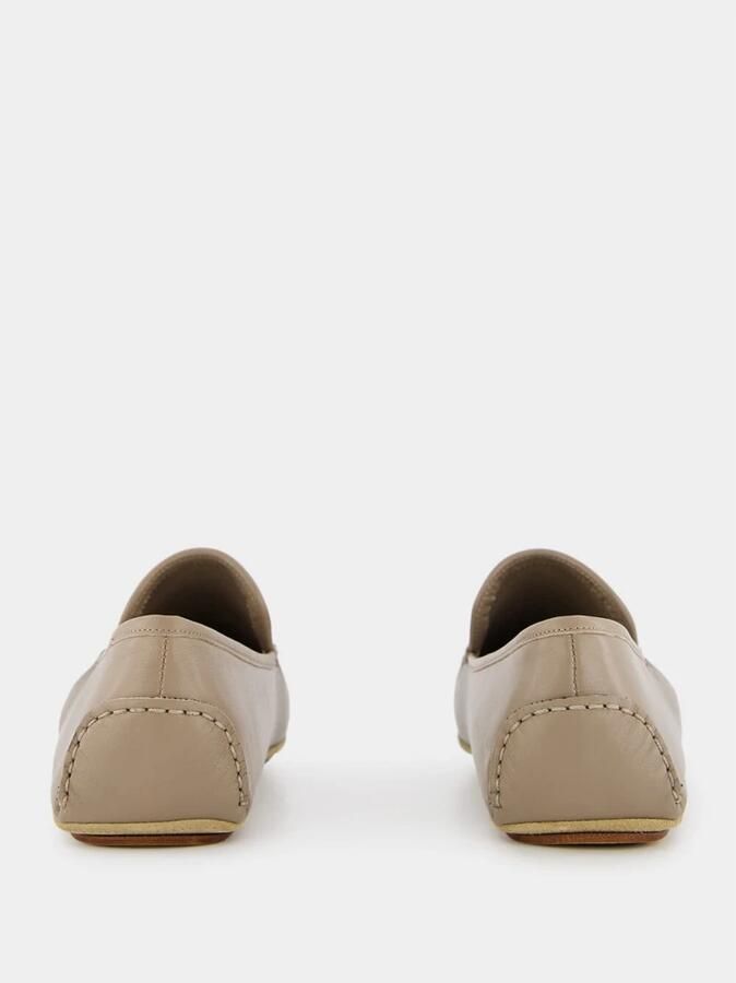 olo Blahnik Luxe Beige Leren Loafers