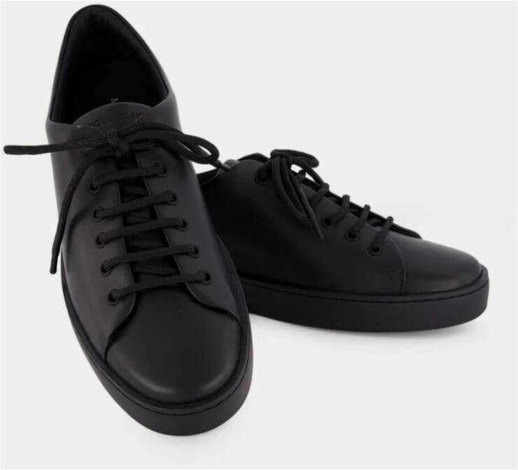 olo Blahnik Zwarte Leren Sneakers Laag Uitgesneden Ronde Neus