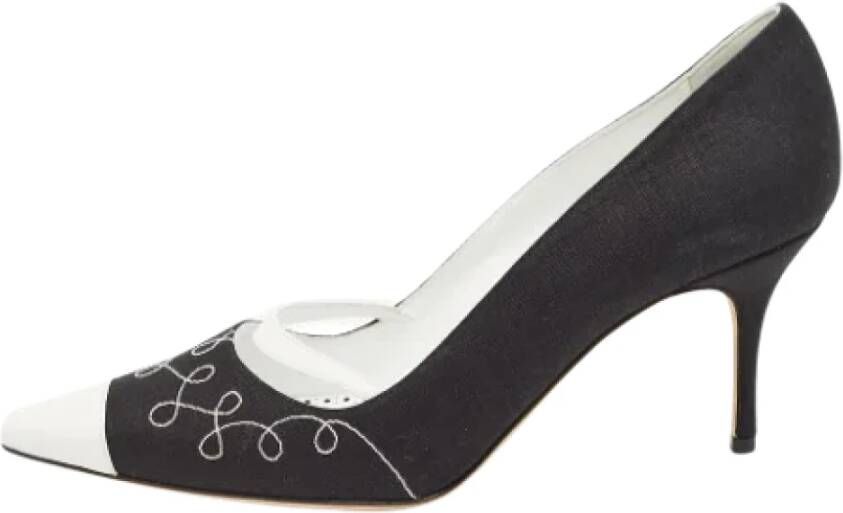 Manolo Blahnik Pre-owned Canvas heels Black Dames
