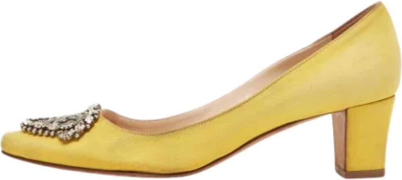 Manolo Blahnik Pre-owned Fabric heels Yellow Dames