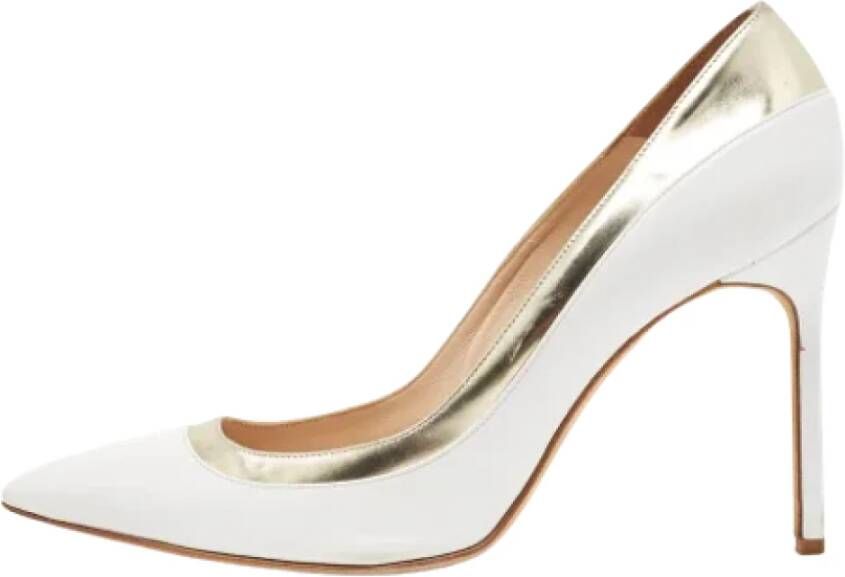 Manolo Blahnik Pre-owned Leather heels White Dames