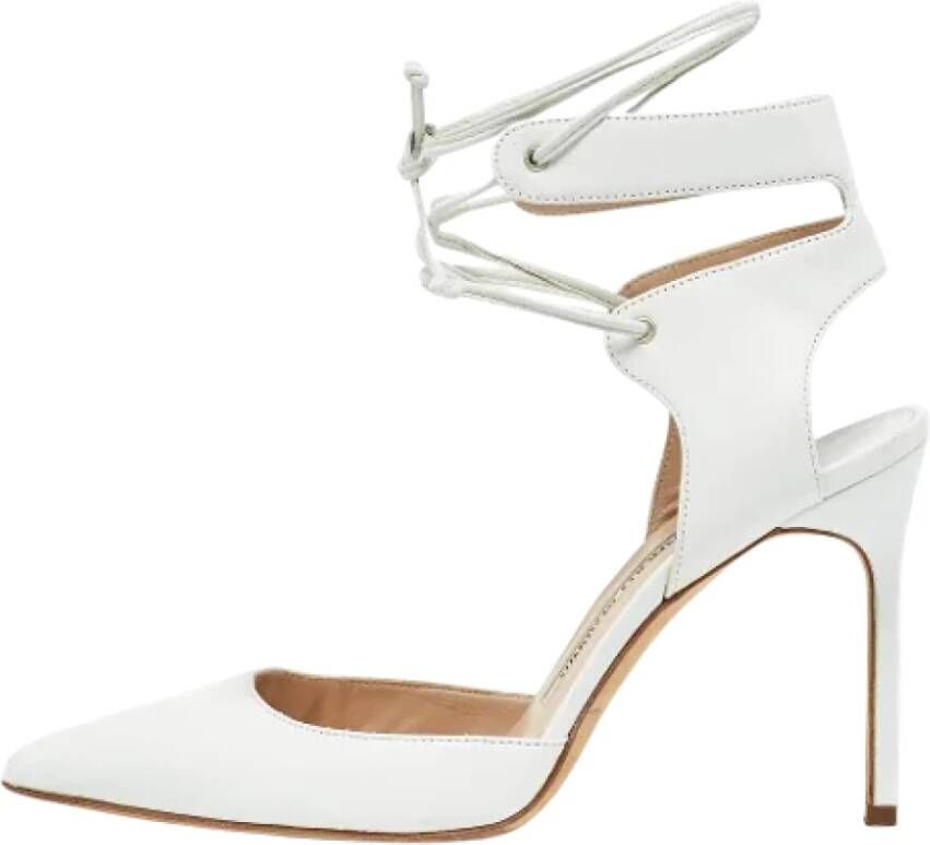Manolo Blahnik Pre-owned Leather heels White Dames
